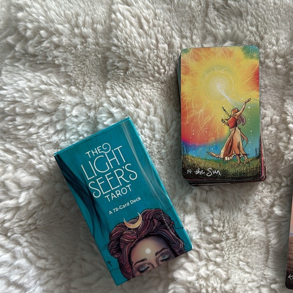 The light seer’s tarot - Picture 2 of 6